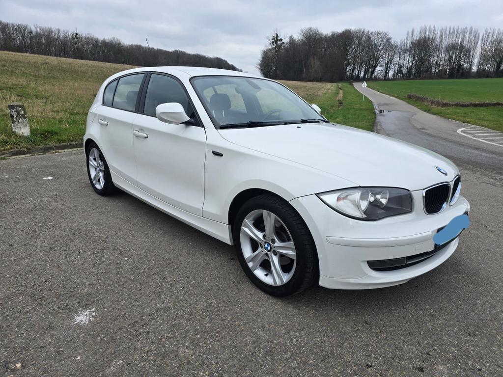 BMW 116 Série 1 - 2009 - 1.6 essence 259000km 0032488950075, Auto's, BMW, Euro 5, 1 Reeks, Wit, Handgeschakeld