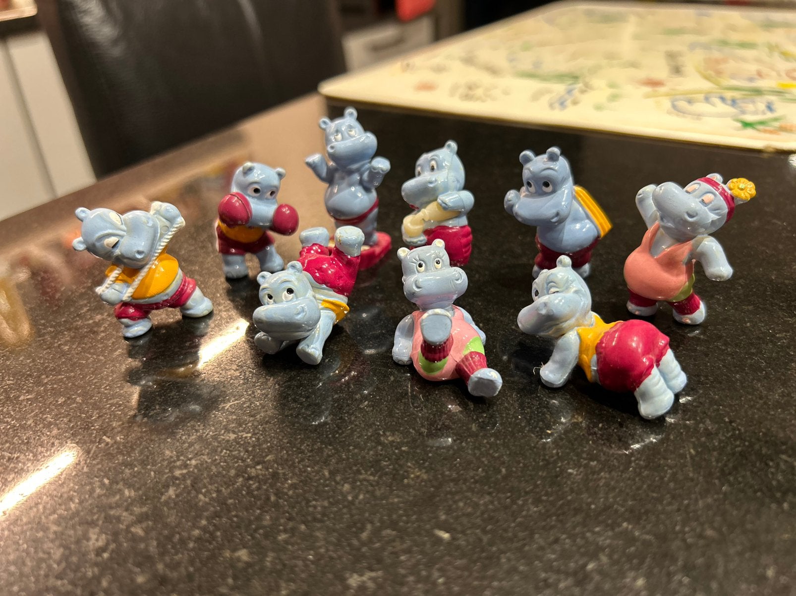 Kinder 9 personnages hippopotame, Collections, Œufs à surprise, Enlèvement ou Envoi, Comme neuf