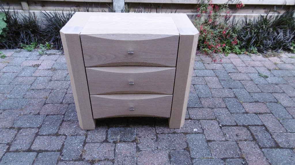 Deux tables de chevet robustes, 45 à 65 cm, Comme neuf, Enlèvement, 55 à 70 cm