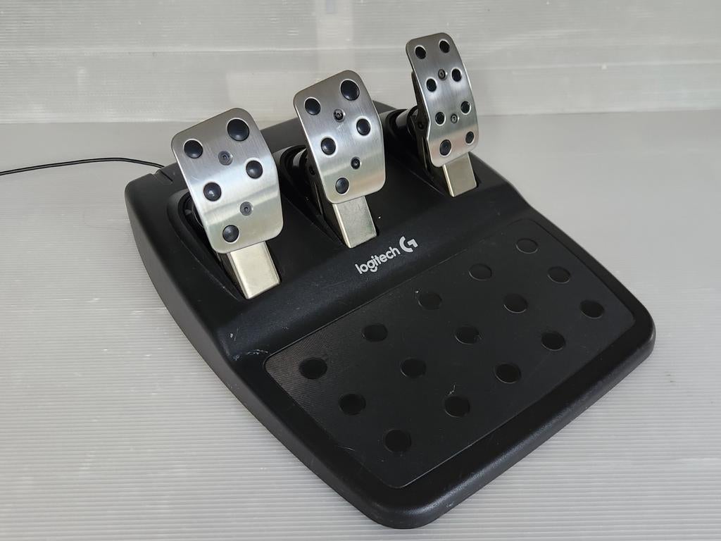 Originele pedalen van Logitech, Computers en Software, Joysticks, Zo goed als nieuw, Ophalen