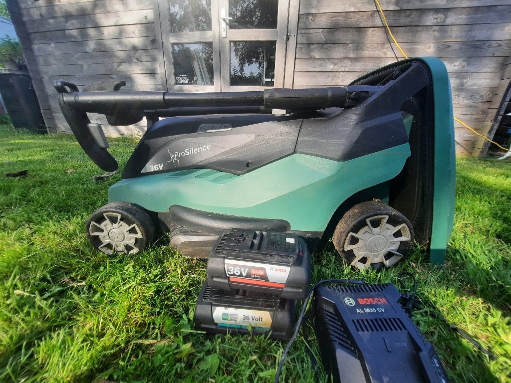 Bosch accu-grasmaaier en graskantmaaier, Jardin & Terrasse, Coupe-bordures, Comme neuf, Batterie, 30 à 50 cm, Enlèvement