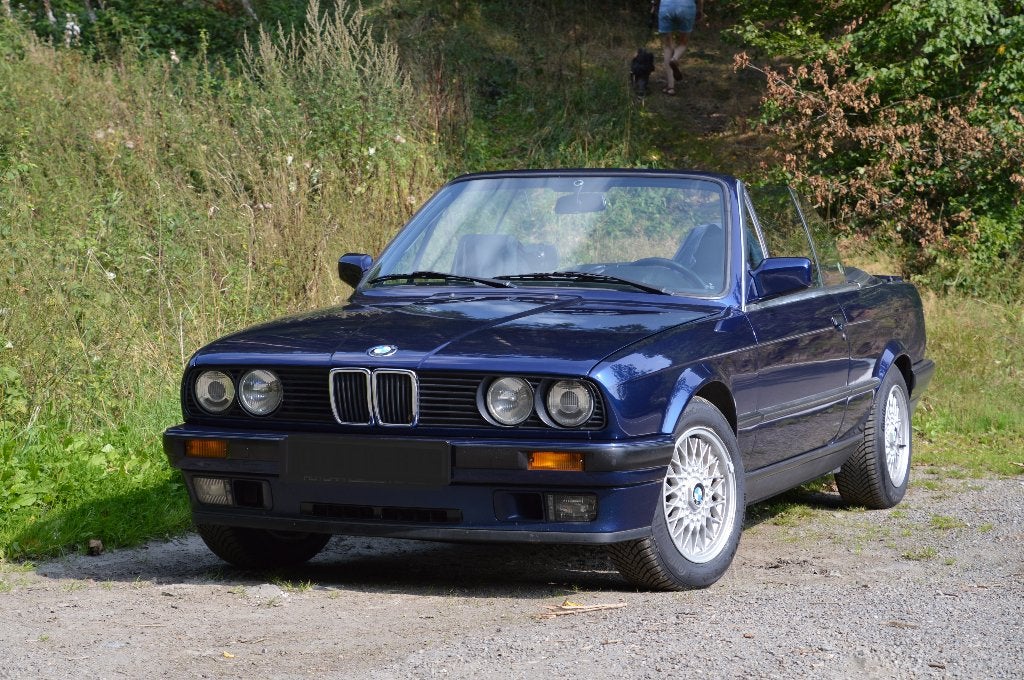 BMW 320i 6cyl 1991 Oldtimer en très bon état., Autos, Achat, 93 kW, Cabriolet, Noir