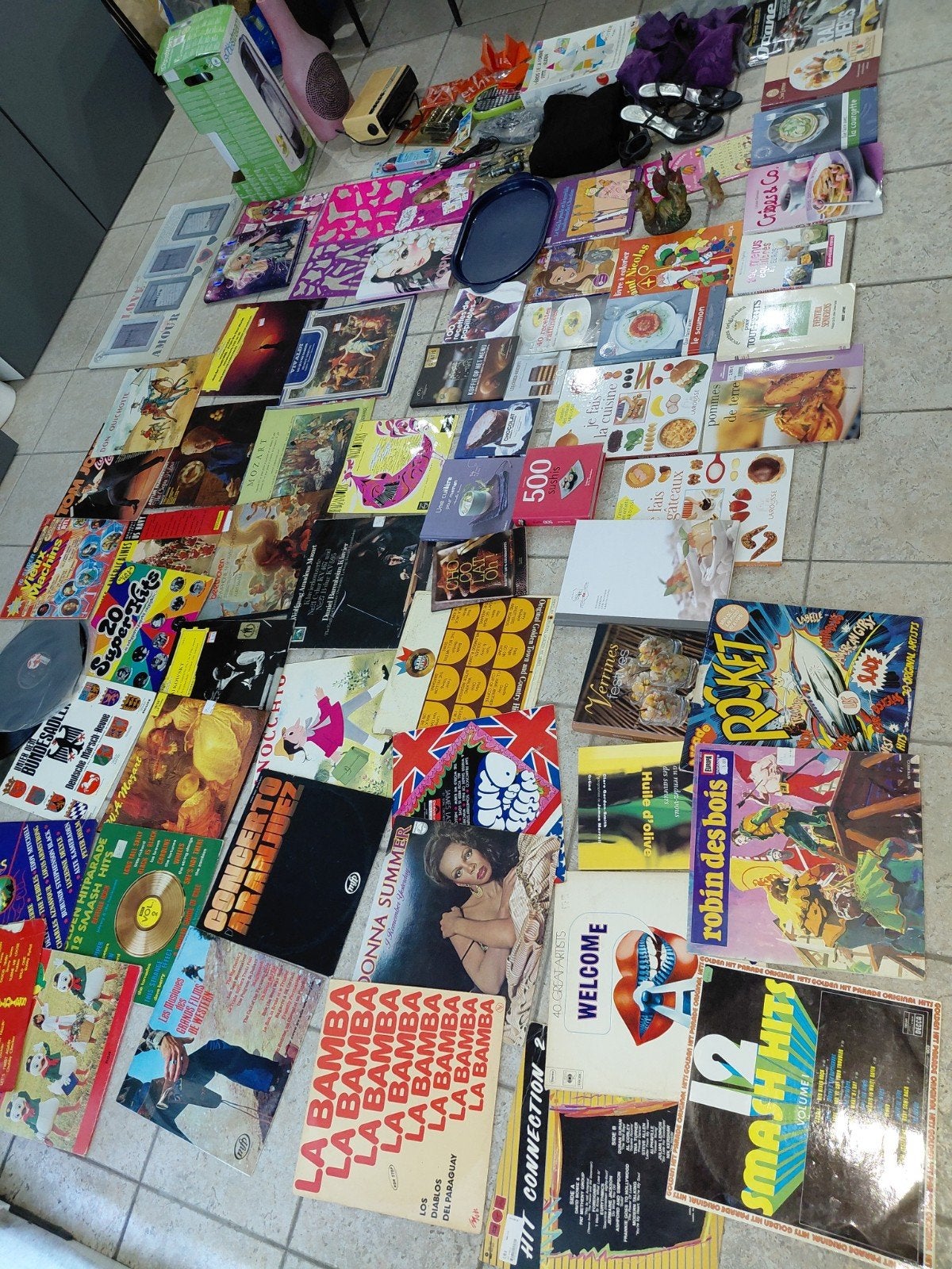 Lot brocante livres vinyle et autre, Divers, Lots de brocante, Enlèvement