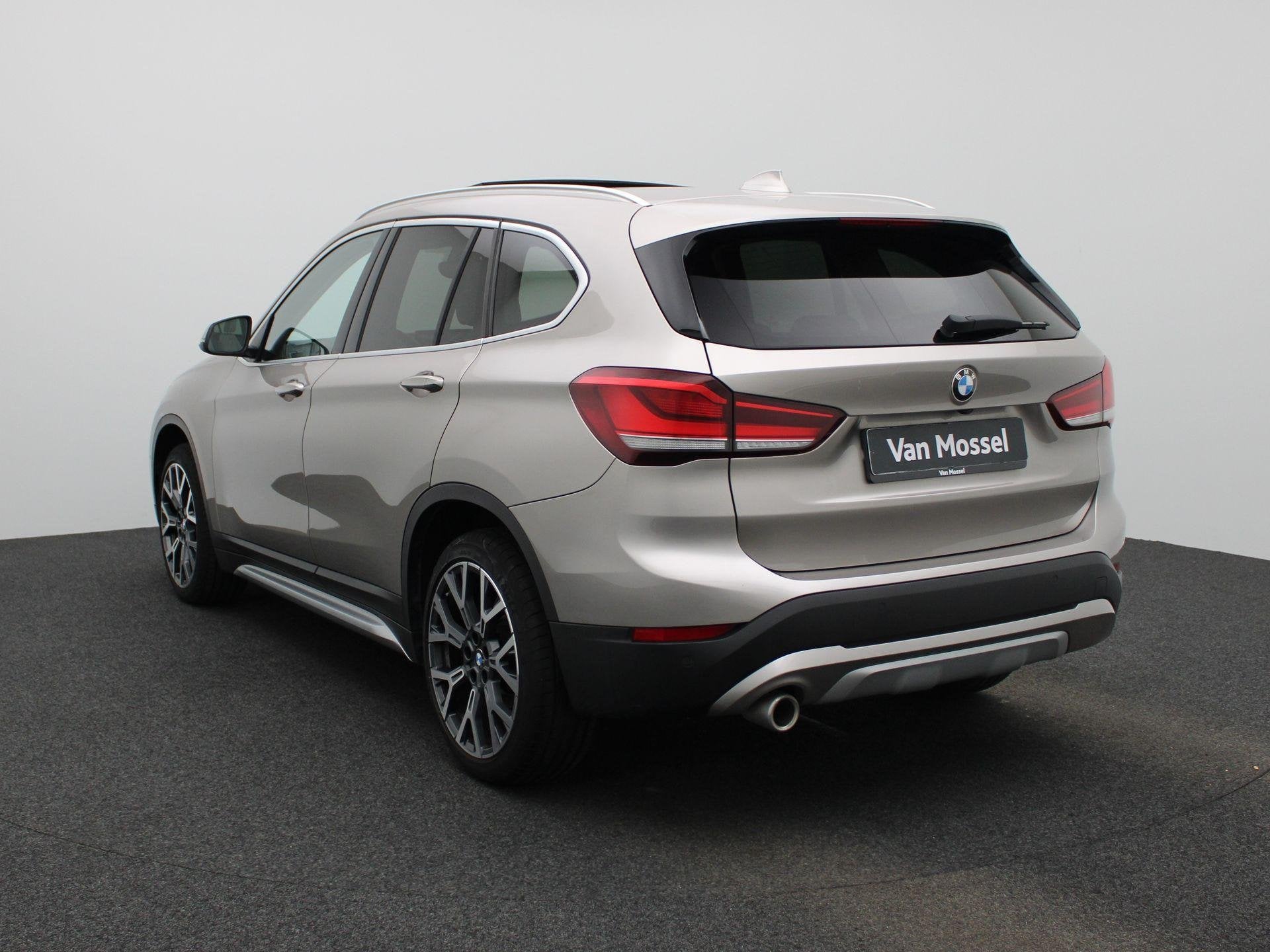BMW X1 sDrive18iA (100 kW) PANO | CAM | LEDER+zetelverw. | N, Auto's, Stof, Gebruikt, 136 pk, 5 zetels