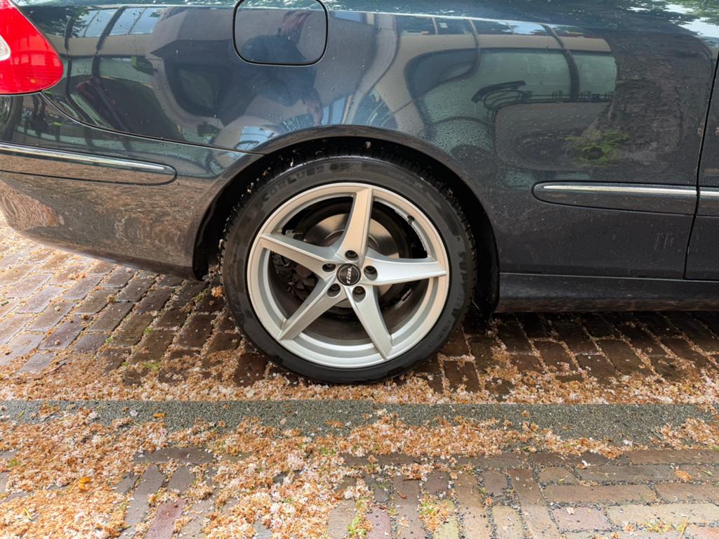 18”245 40 R18 sport ferrari velgen met 4 bijna nieuwe banden, Auto-onderdelen, Ophalen of Verzenden, Mercedes-Benz
