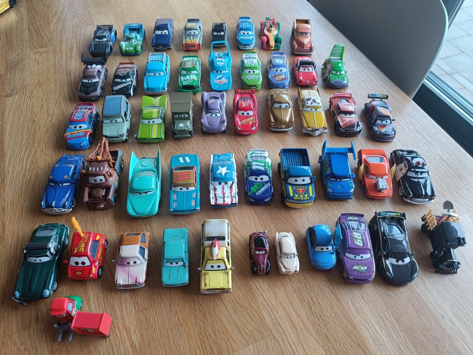 49 autootjes Pixar Cars, Kinderen en Baby's, Speelgoed |Speelgoedvoertuigen, Ophalen, Zo goed als nieuw