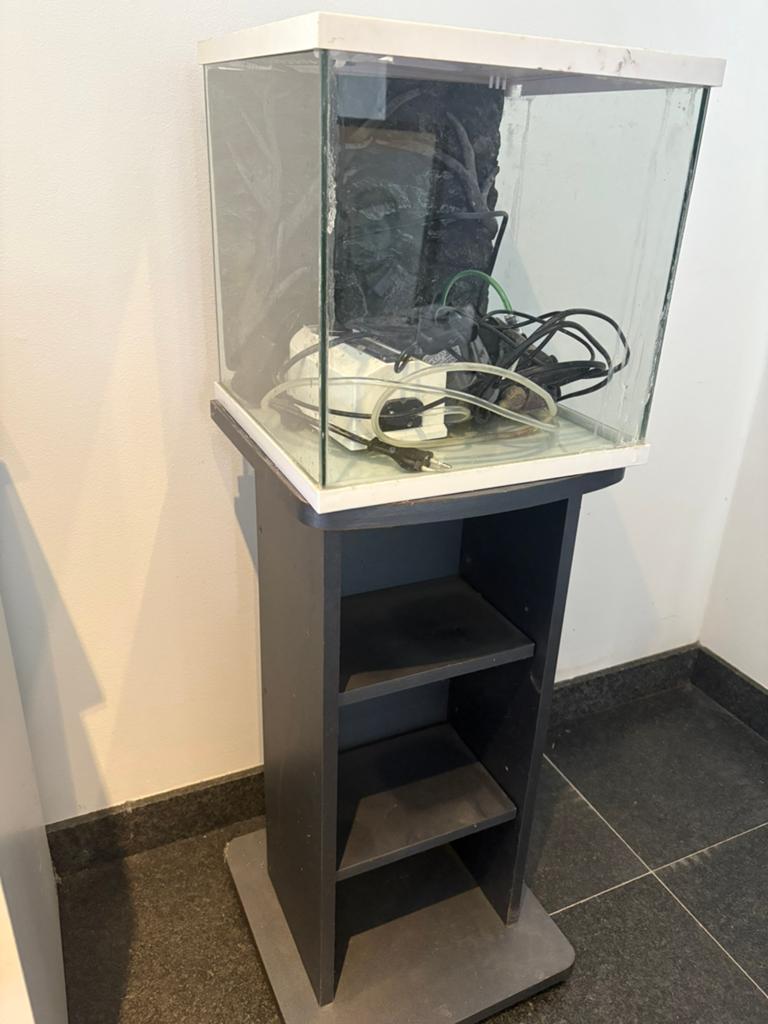 Klein aquarium, Dieren en Toebehoren, Ophalen, Gebruikt, Aquariummeubel