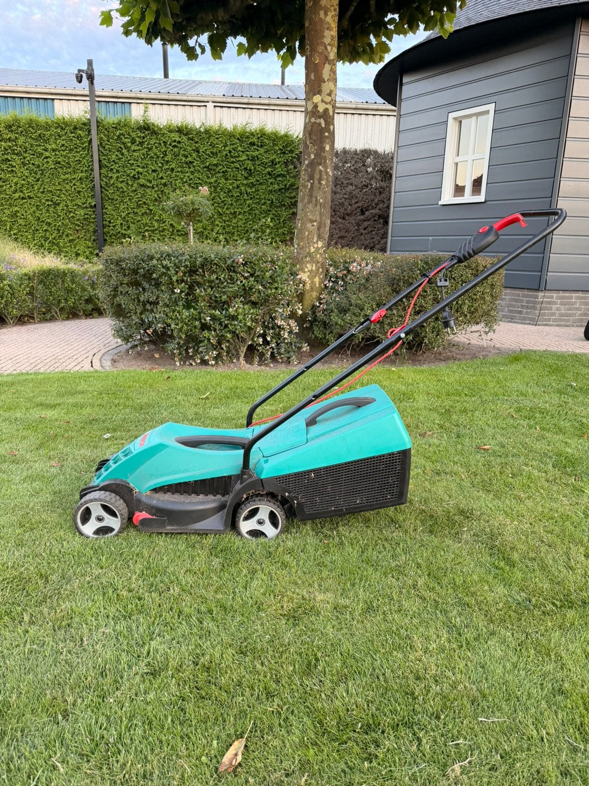 Bosch Rotak 32 elektrische grasmaaier met opvangbak, Tuin en Terras, Grasmaaiers, Ophalen, Zo goed als nieuw, Elektrische grasmaaier