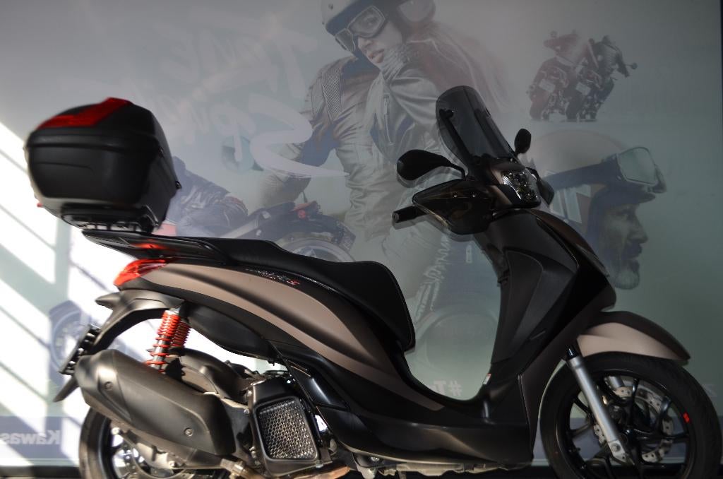 Piaggio Vespa Medley 125 cc B, nombreux extras  pérmis A1 -B, Scooter, Entreprise, Permis Moto A1 minimum, Contrôle de traction