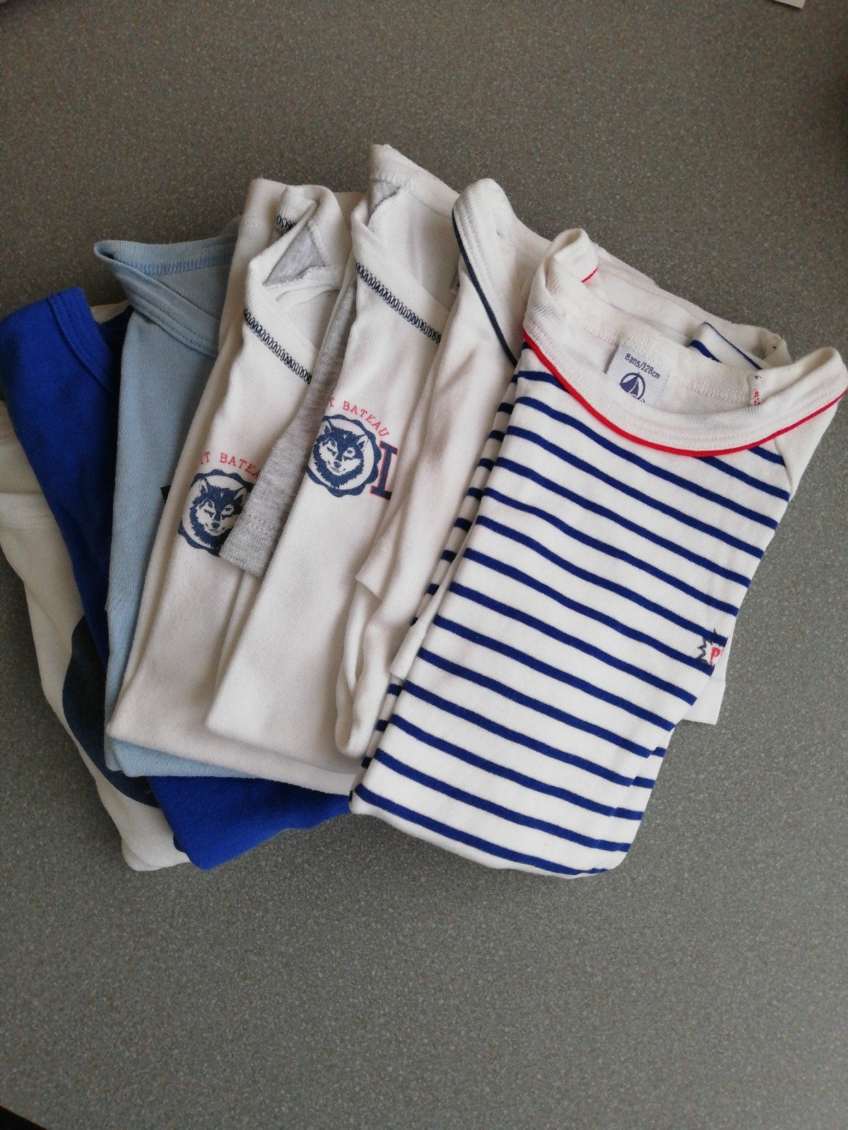 7 petites chemises à manches courtes Petit Bateau, taille 12, Enfants & Bébés, Garçon ou Fille, Enlèvement ou Envoi, Comme neuf