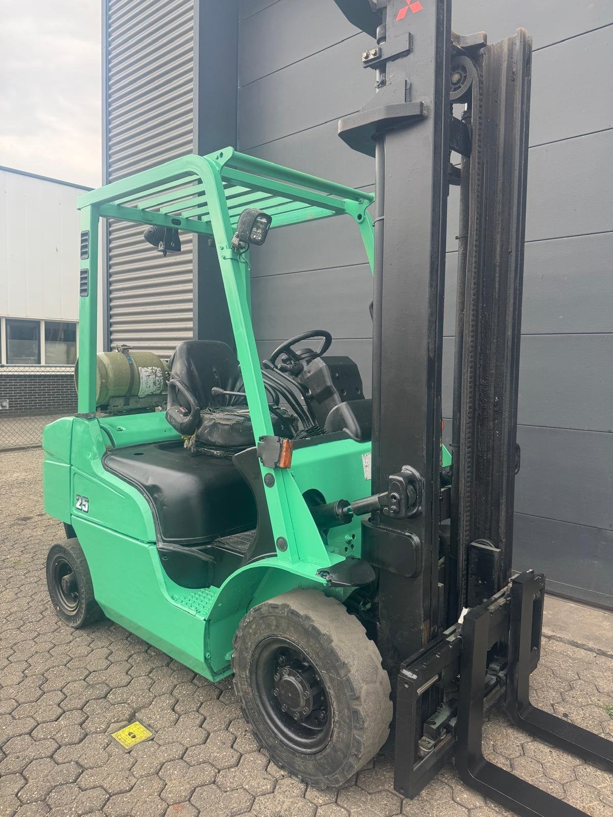 Mitsubishi 2,5 ton LPG heftruck, Zakelijke goederen, Machines en Bouw | Heftrucks en Intern transport, 2000 tot 3000 kg, LPG, Heftruck