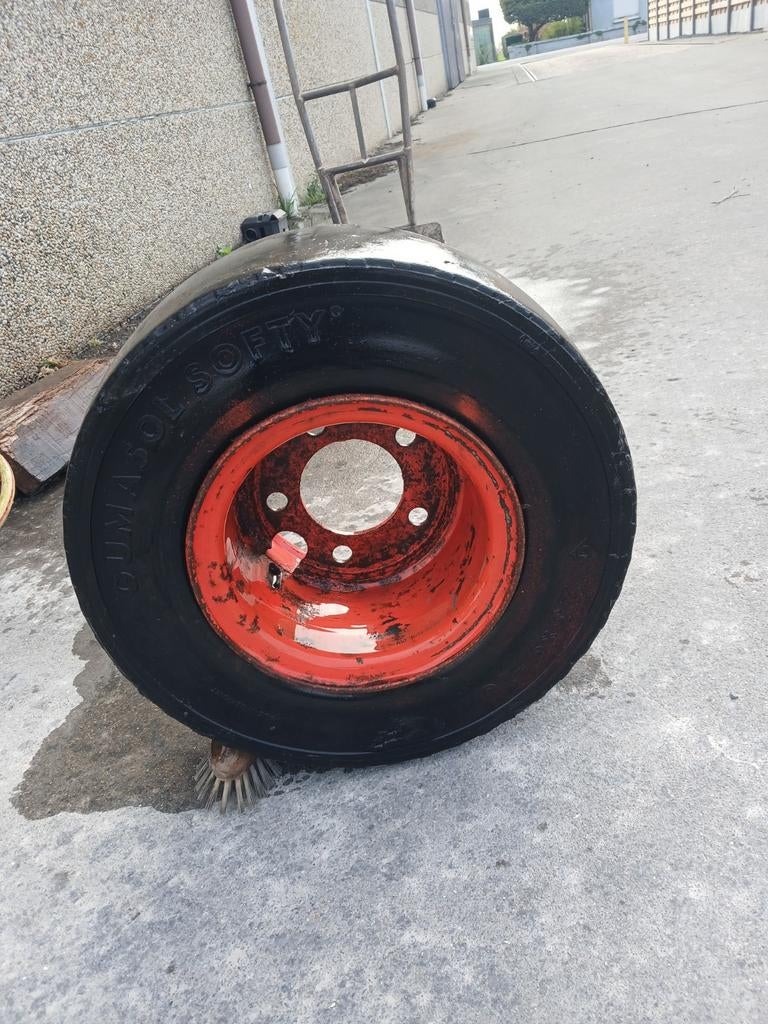 Banden heftruck linde, Ophalen