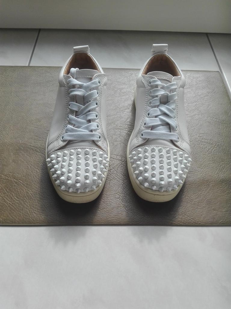 Dames lederen sneakers spikes van “ Christian Louboutin”, Kleding | Dames, Schoenen, Ophalen, Zo goed als nieuw, Wit