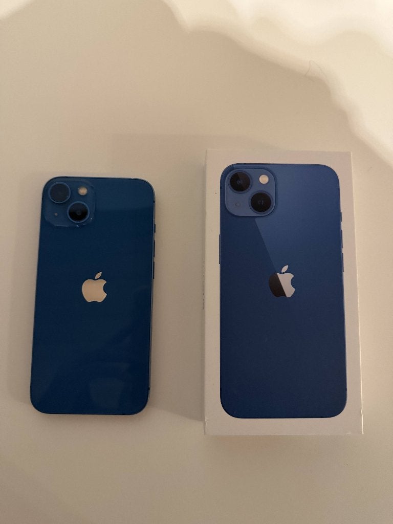 iPhone 13 128GB Bleu (boîte + coque MagSafe incluses), IPhone 13, Façade ou Cover, Utilisé, Apple