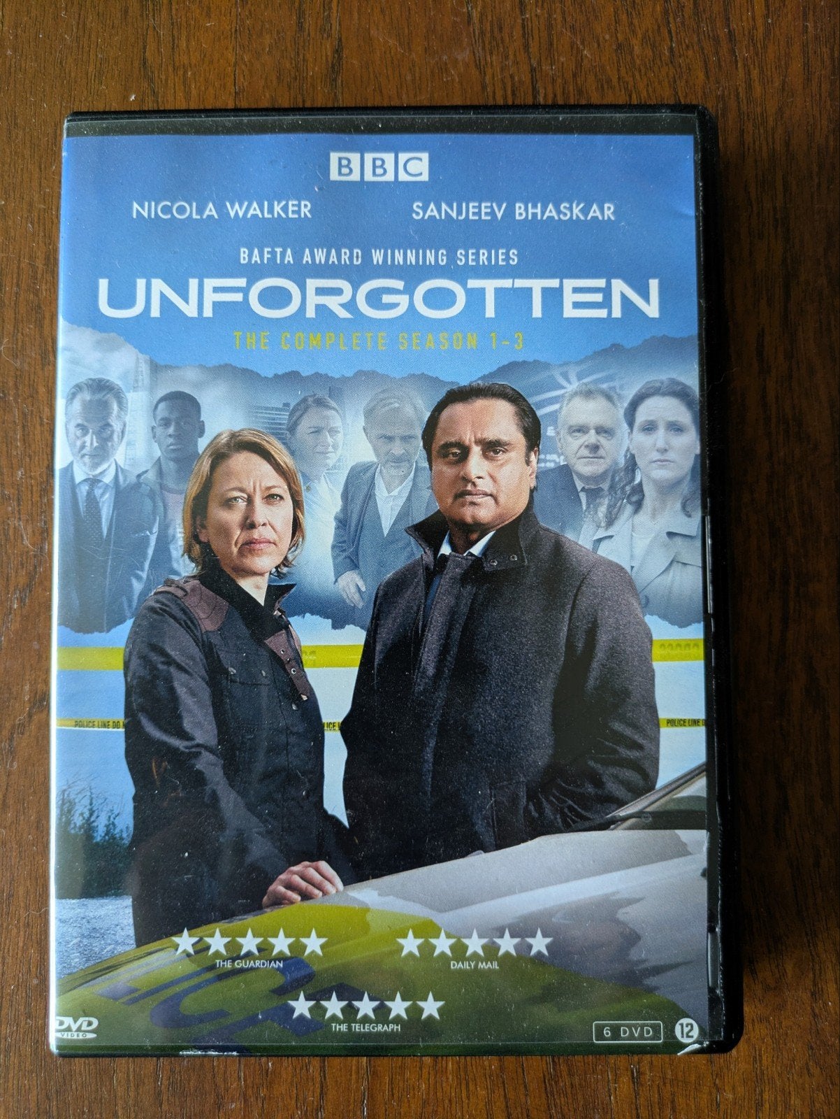 dvd box Unforgotten / seizoen 1 t/m 3, CD & DVD, DVD | TV & Séries télévisées, Enlèvement ou Envoi, Anglais, Crime, Saison 3
