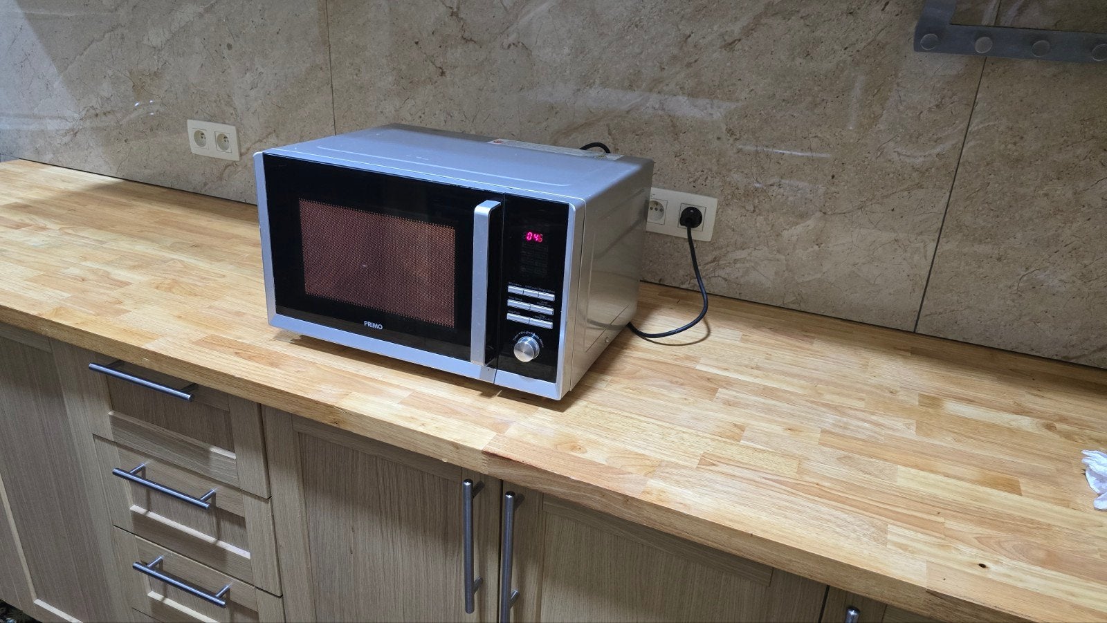 four micro-ondes primo  mg8 a en parfait état de fonctionnem, Electroménager, Réveils