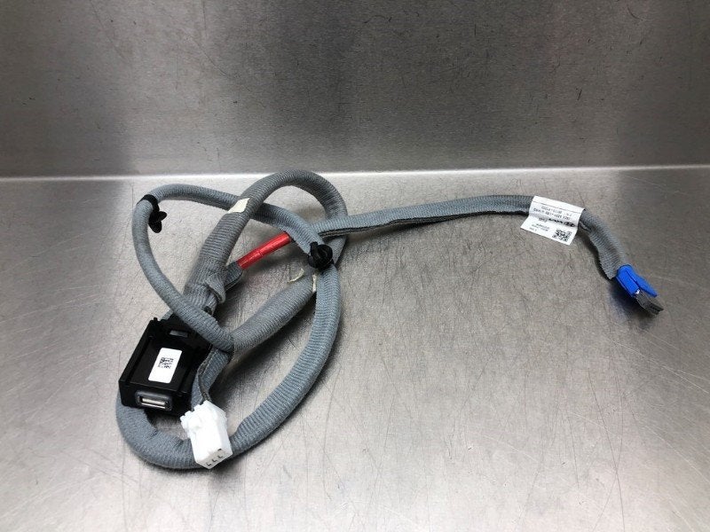PORT AUX/USB Kia Sportage (NQ5E) (01-2021/-) (|96120P1200|), Autos : Pièces & Accessoires, Kia, Info@kia.de, Utilisé, Theodor-Heuss-Allee 11
60486  Frankfurt am Main, DE