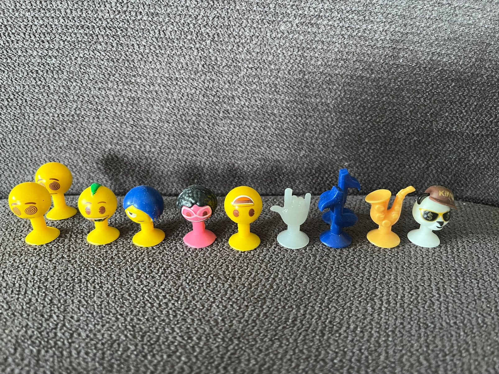 Aldi emoji 2023, Aldi, Verzenden