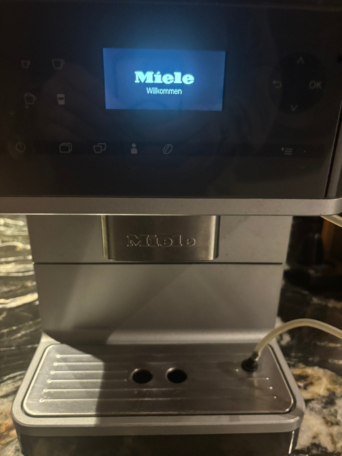 Miele koffiemachine grijs, Elektronische apparatuur, Ophalen, Zo goed als nieuw, Koffiemachine, Afneembaar waterreservoir