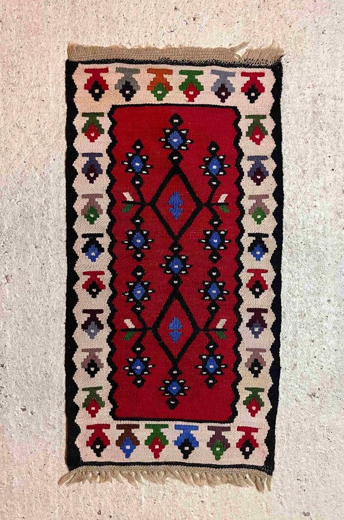 Kelim vloerkleed traditioneel patroon en kleuren 95/50 cm, Verzenden, Gebruikt, Meerkleurig, Overige stijlen