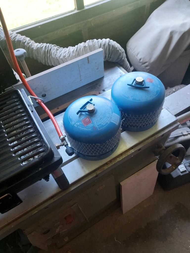 Bouteilles de gaz : 1 pleine et 1 vide, Enlèvement
