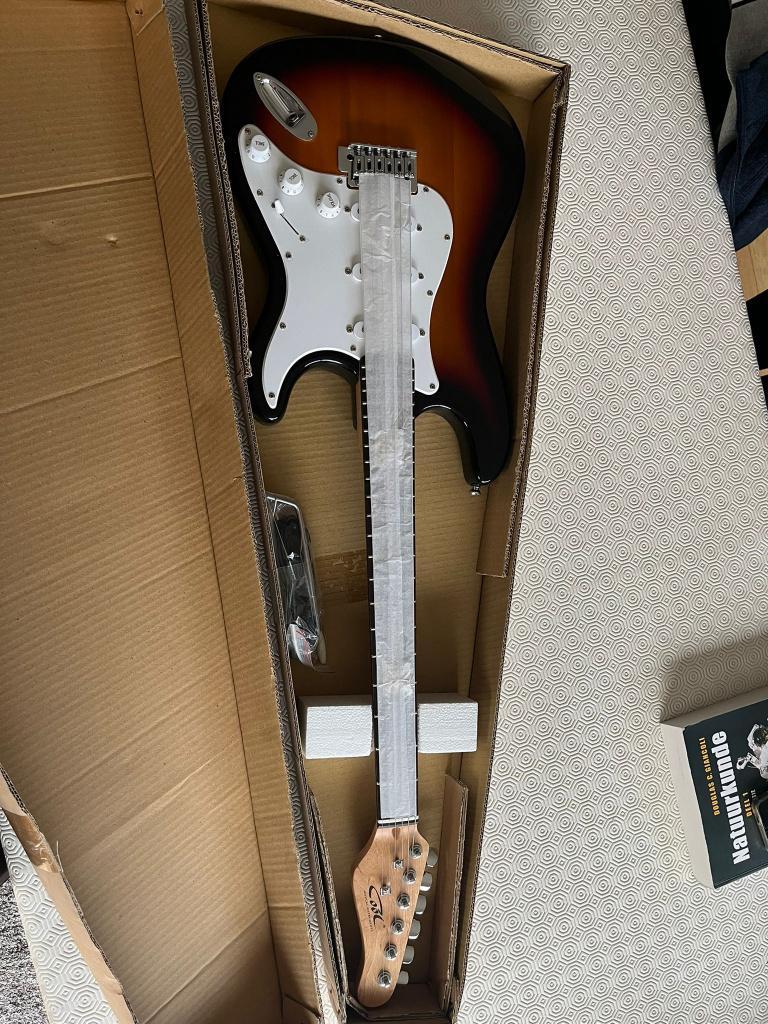 Elektrische gitaar nooit gebruikt, Musique & Instruments, Instruments à corde | Guitares | Électriques, Enlèvement, Neuf, Hollow body