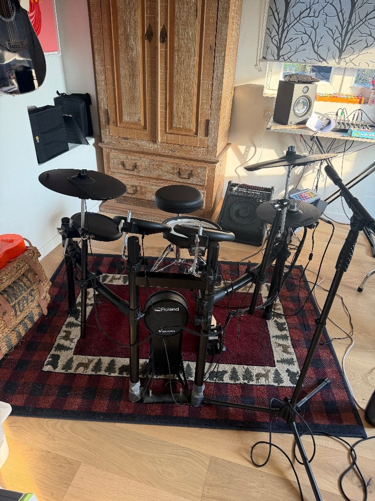 Batterie électronique Roland TD-07 + Ampli Roland PM-10, Musique & Instruments, Batteries & Percussions, Utilisé, Roland, Électronique