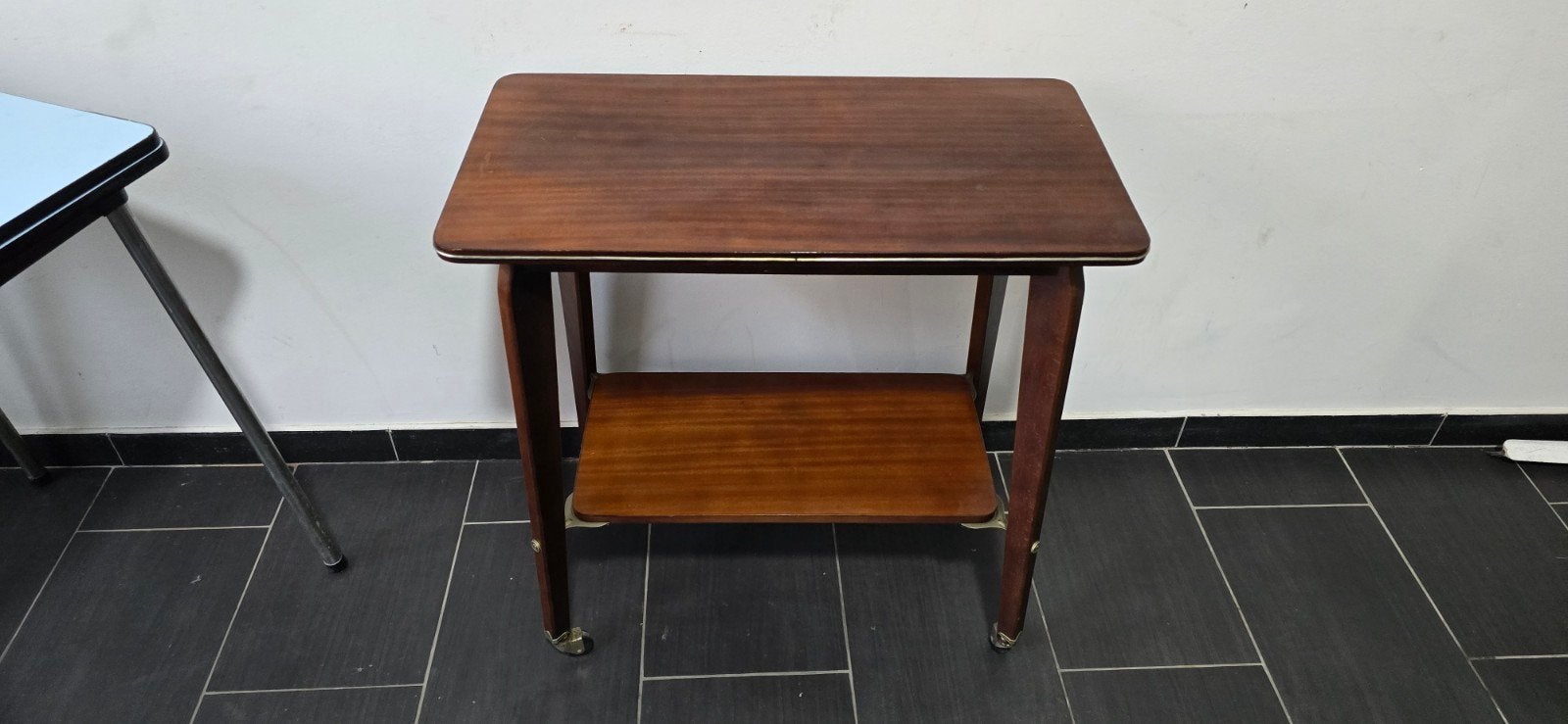 ancienne table en bois merisier sur roulettes dimensions 40x, Enlèvement ou Envoi, Bois