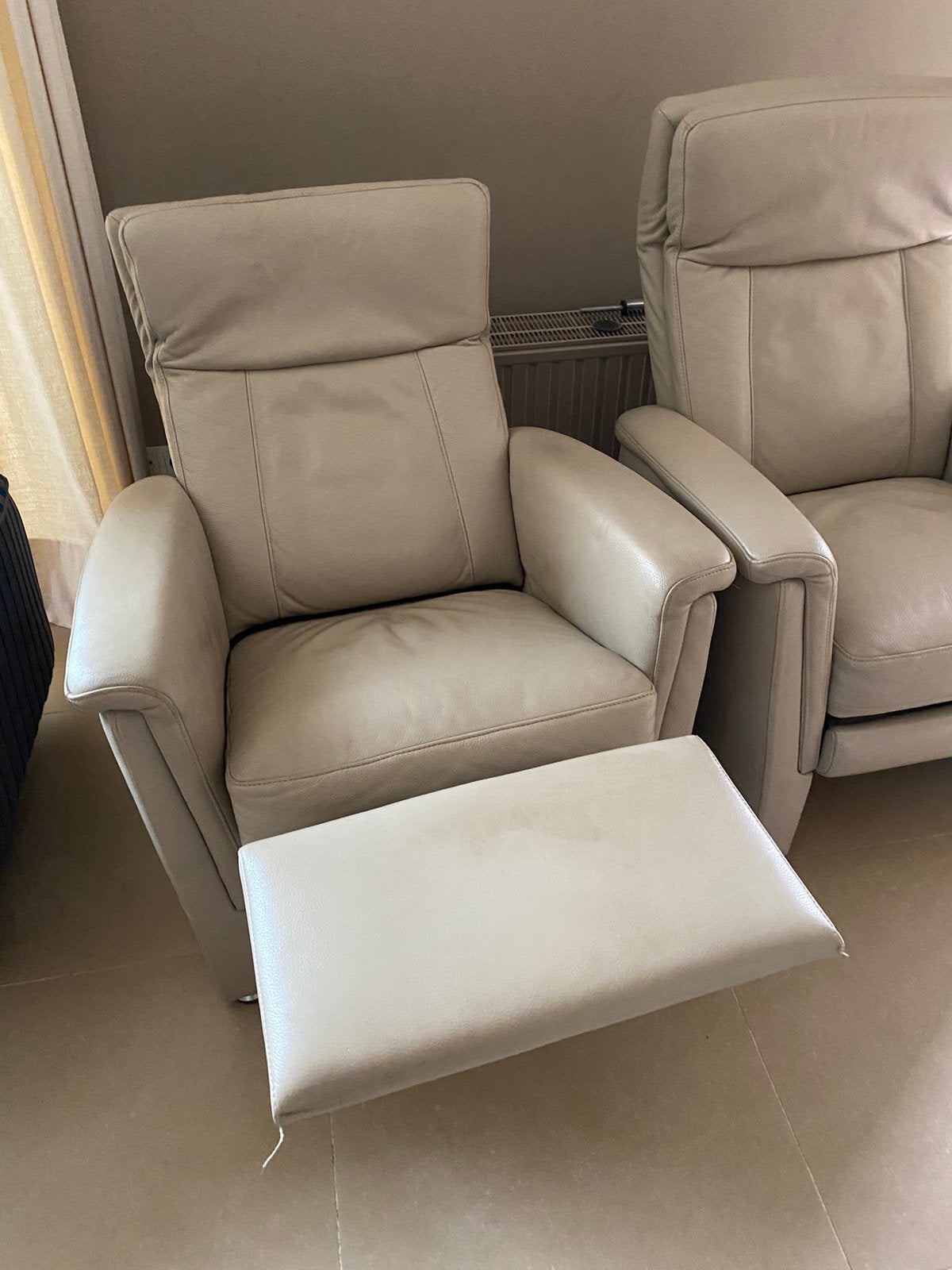 Lederen salon met 2 electrische relax zetels, Ophalen, Gebruikt