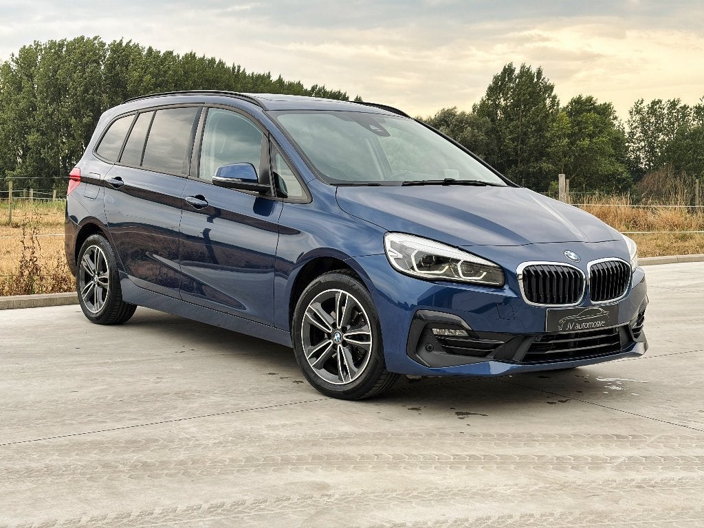 BMW 216i - 7 SEAT - 2022 - 128.852km - PANO, Auto's, Voorwielaandrijving, Dealer onderhouden, Blauw, https://public.car-pass.be/vhr/ff519916-d0cf-4301-94e0-04caeea2d447