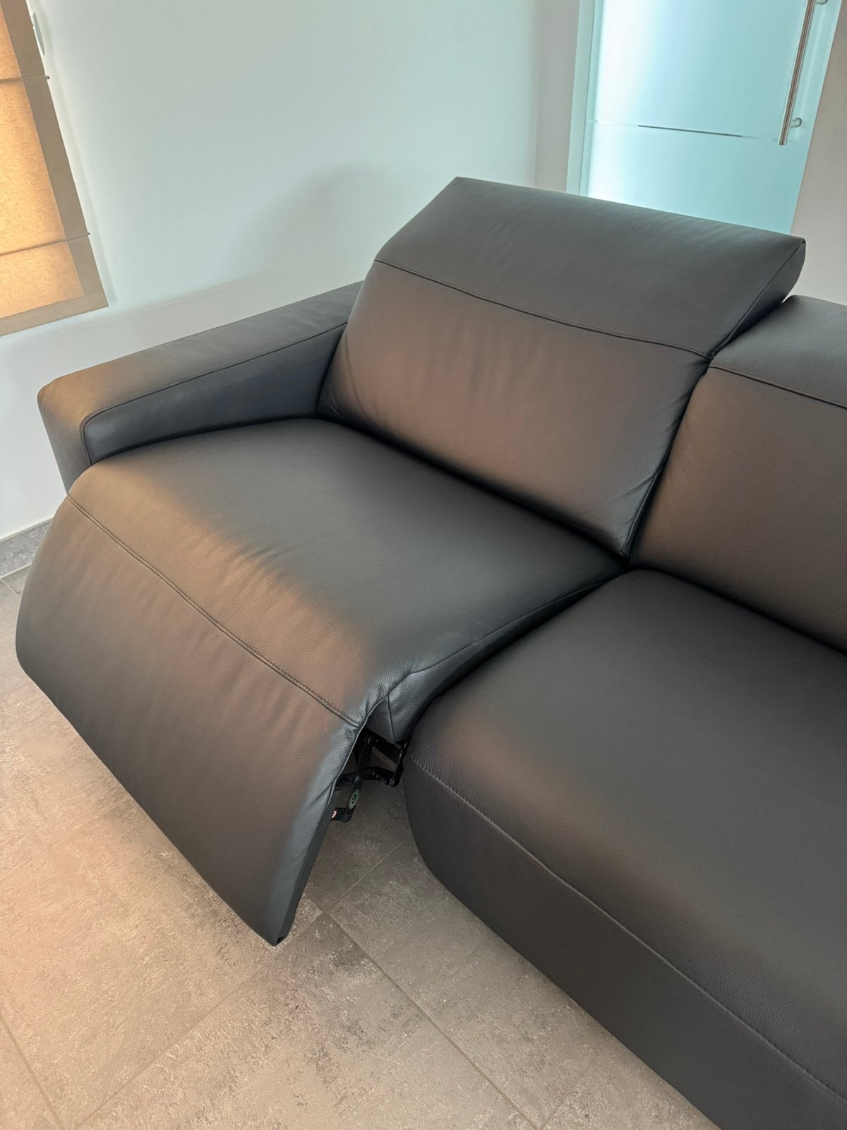 Mecam Rivaz W4 Zwart nieuwstaat enkele maanden oud, Huis en Inrichting, Zetels | Zetels en Chaises Longues, Ophalen, Zo goed als nieuw