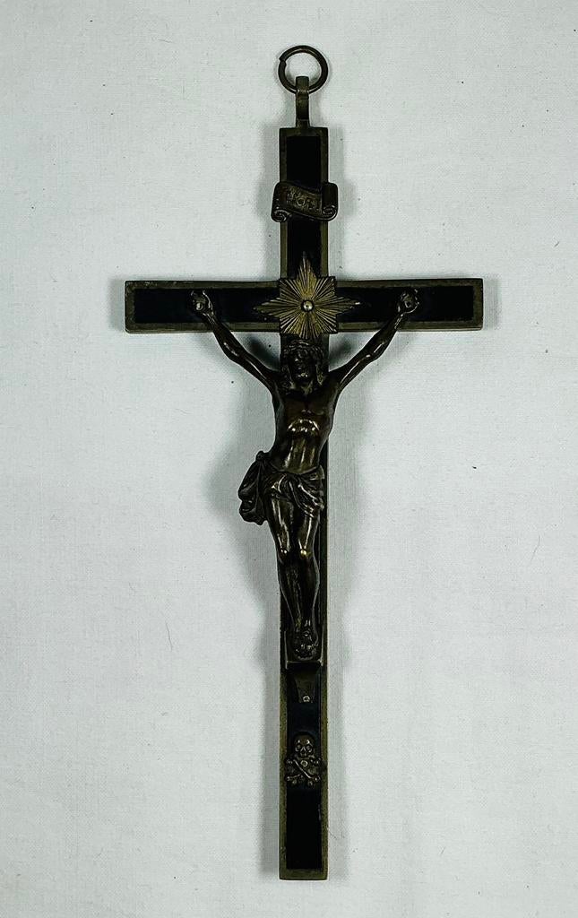 Grand crucifix ancien en laiton en ébène, Antiquités & Art, Enlèvement ou Envoi