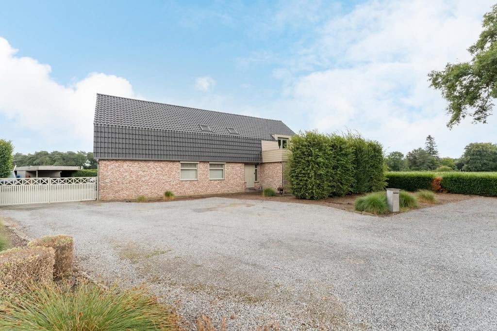 Huis van 1970 gerenoveerd . Alles nieuw 5 slaapkamers, Dieren en Toebehoren
