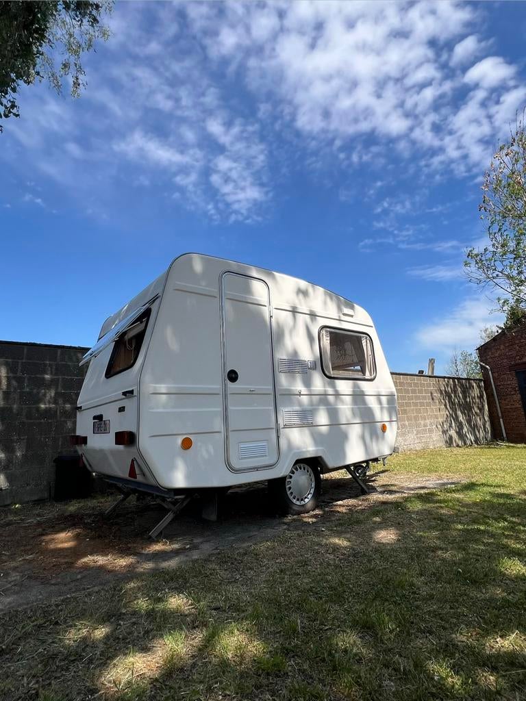 Caravane predom -750 kg, Caravans en Kamperen, Caravans, Particulier, tot en met 2, 500 - 750 kg, Predom, Frans bed, tot 4 meter