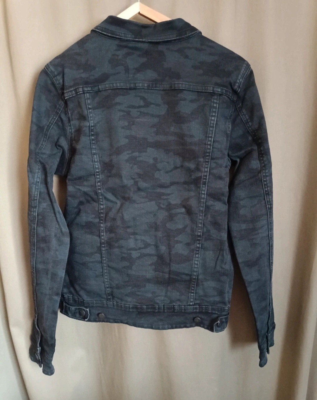 zwart/donkergrijs spijkerjack met camouflagepatroon, Ophalen of Verzenden