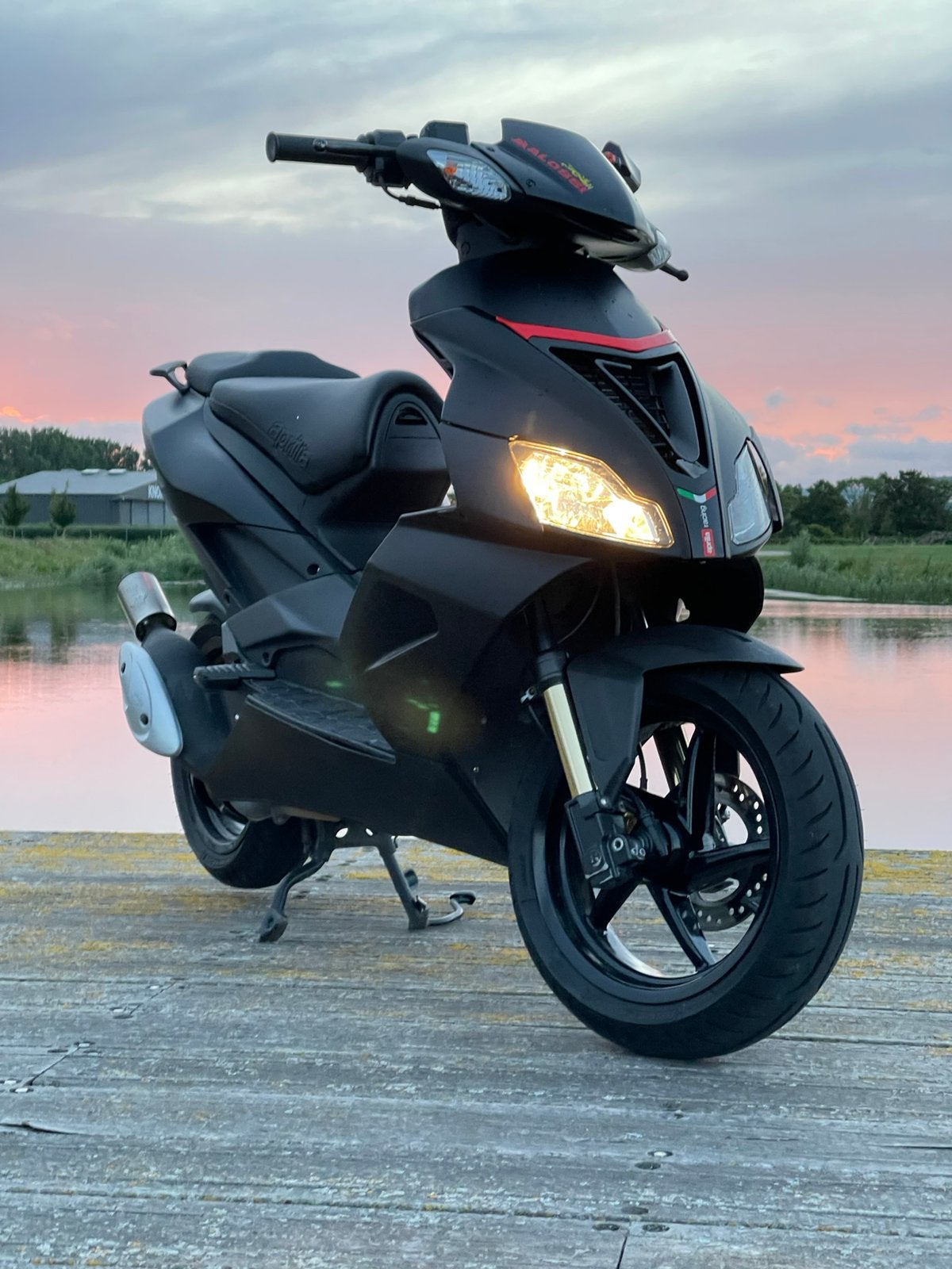 Aprilia sr50r euro 4 (watergekoelde runnerblok DD met carbu), Vélos & Vélomoteurs, Scooters | Marques Autre, Comme neuf, Classe B (45 km/h)