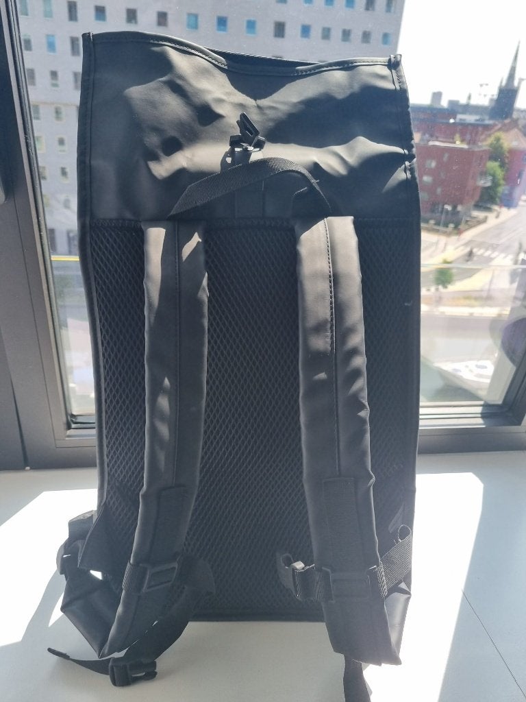 Rains Backpack (zwart) — 18L, waterdicht, 25 tot 40 cm, Ophalen of Verzenden, Zo goed als nieuw, Waterdicht