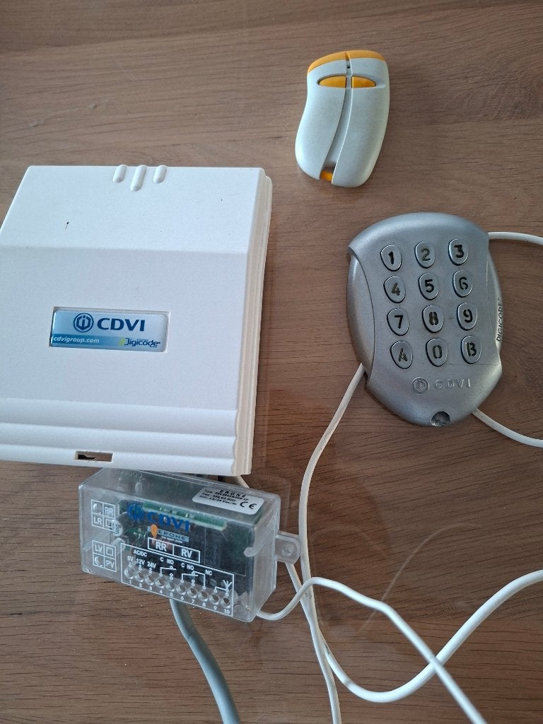 zender voor poort of hek, Telecommunicatie, Zenders en Ontvangers, Ophalen, Gebruikt, Zender