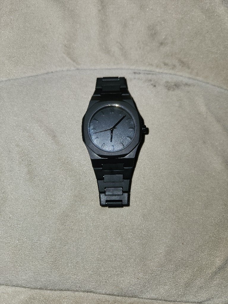 Zwart horloge met aanpassingsgereedschap, Handtassen en Accessoires, Horloges | Heren, Overige materialen, Polshorloge, Overige materialen