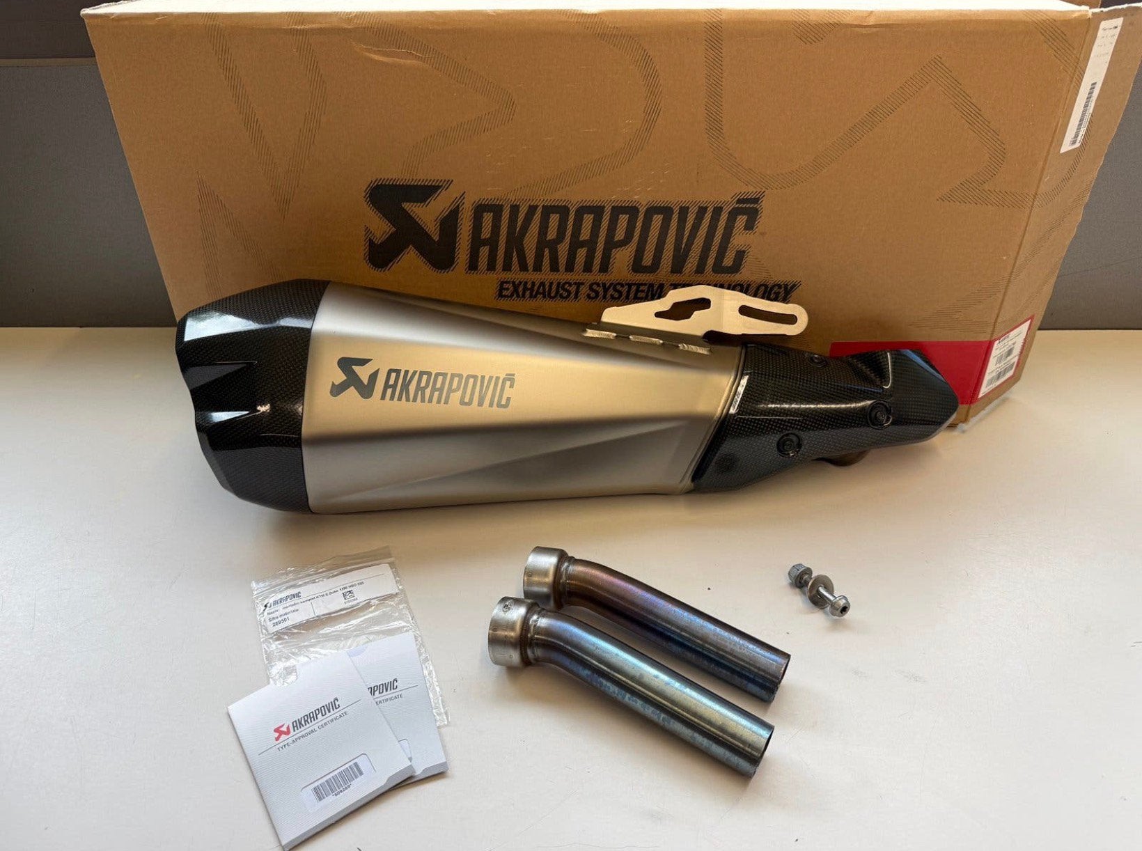 Silencieux d'échappement KTM 1290/1390 R Akrapovic Gen3/4, Enlèvement ou Envoi, Comme neuf