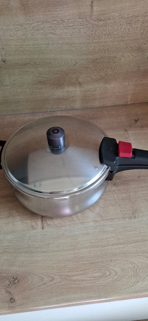 Hogedruk kastrol 24 cm, Maison & Meubles, Cuisine | Casseroles & Poêles, Inox, Demeyere, Comme neuf, Enlèvement