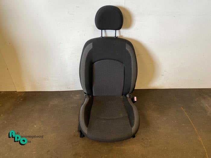 Stoel rechts van een Peugeot 206 PLUS (206 PLUS 09-), Gebruikt, -, -, Ophalen of Verzenden