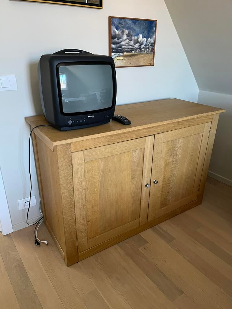 Twee eiken kasten: een lage kast en hogere kast, Huis en Inrichting, Kasten | Dressoirs, Ophalen, Zo goed als nieuw, Met plank(en)