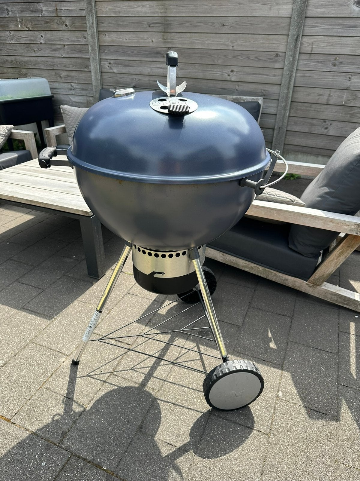 Weber master touch blauw. 57cm., Tuin en Terras, Houtskoolbarbecues, Ophalen, Zo goed als nieuw