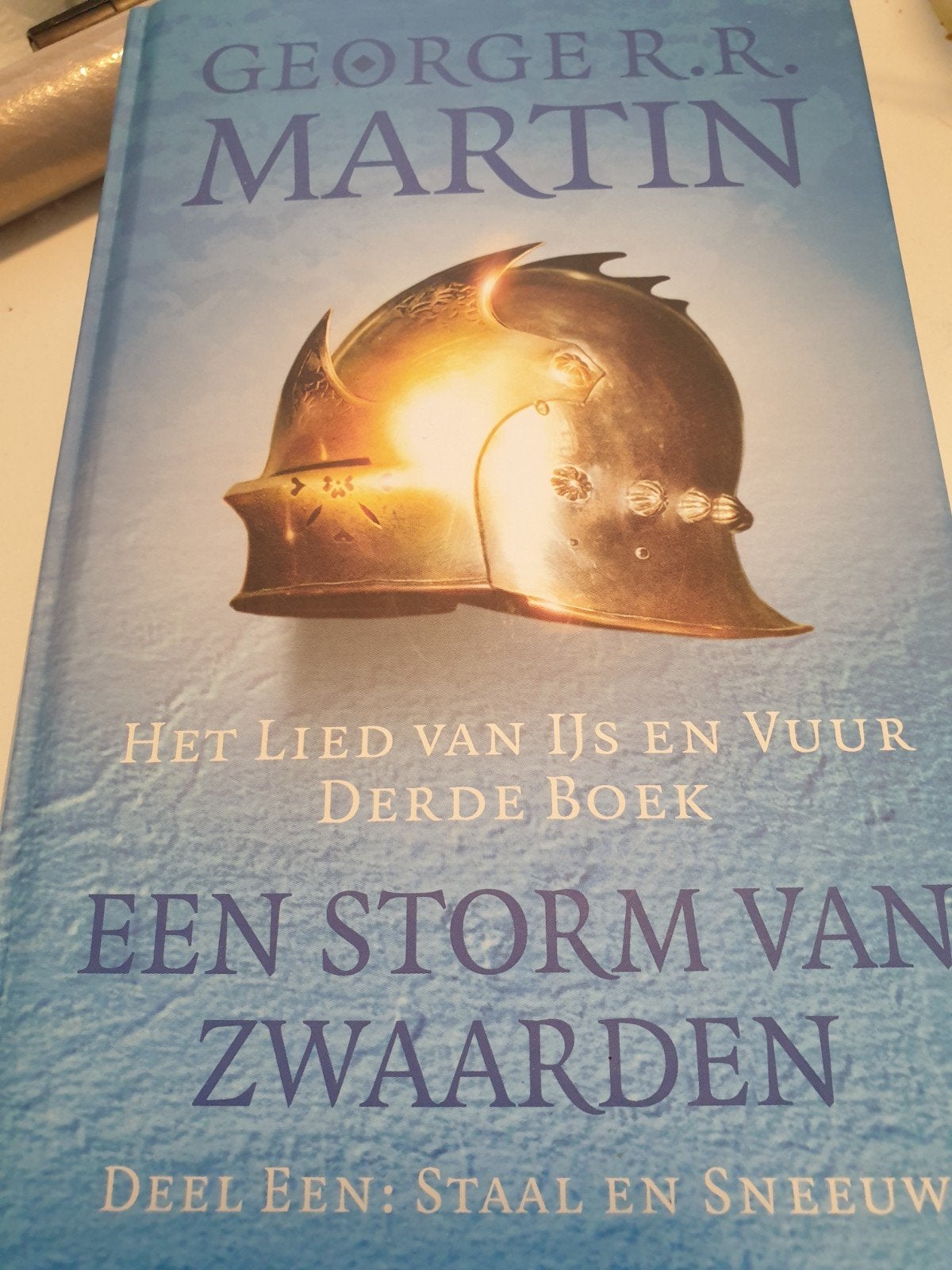 George R.R. Martin - 3A Staal en sneeuw STORM ZWAARDEN, Boeken, Ophalen of Verzenden, George R.R. Martin