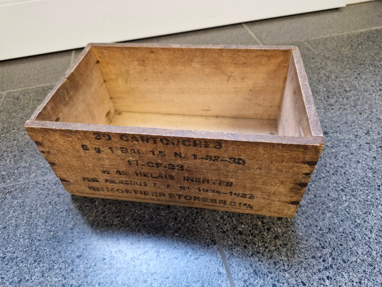 Boîte à munitions française des années 1930., Enlèvement