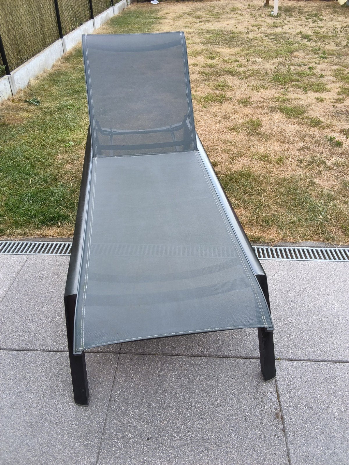 1 ligbed met  grijs ligbedkussen - ook verkrijgbaar per 2, Tuin en Terras, Ligbedden, Ophalen, Aluminium, Verstelbaar