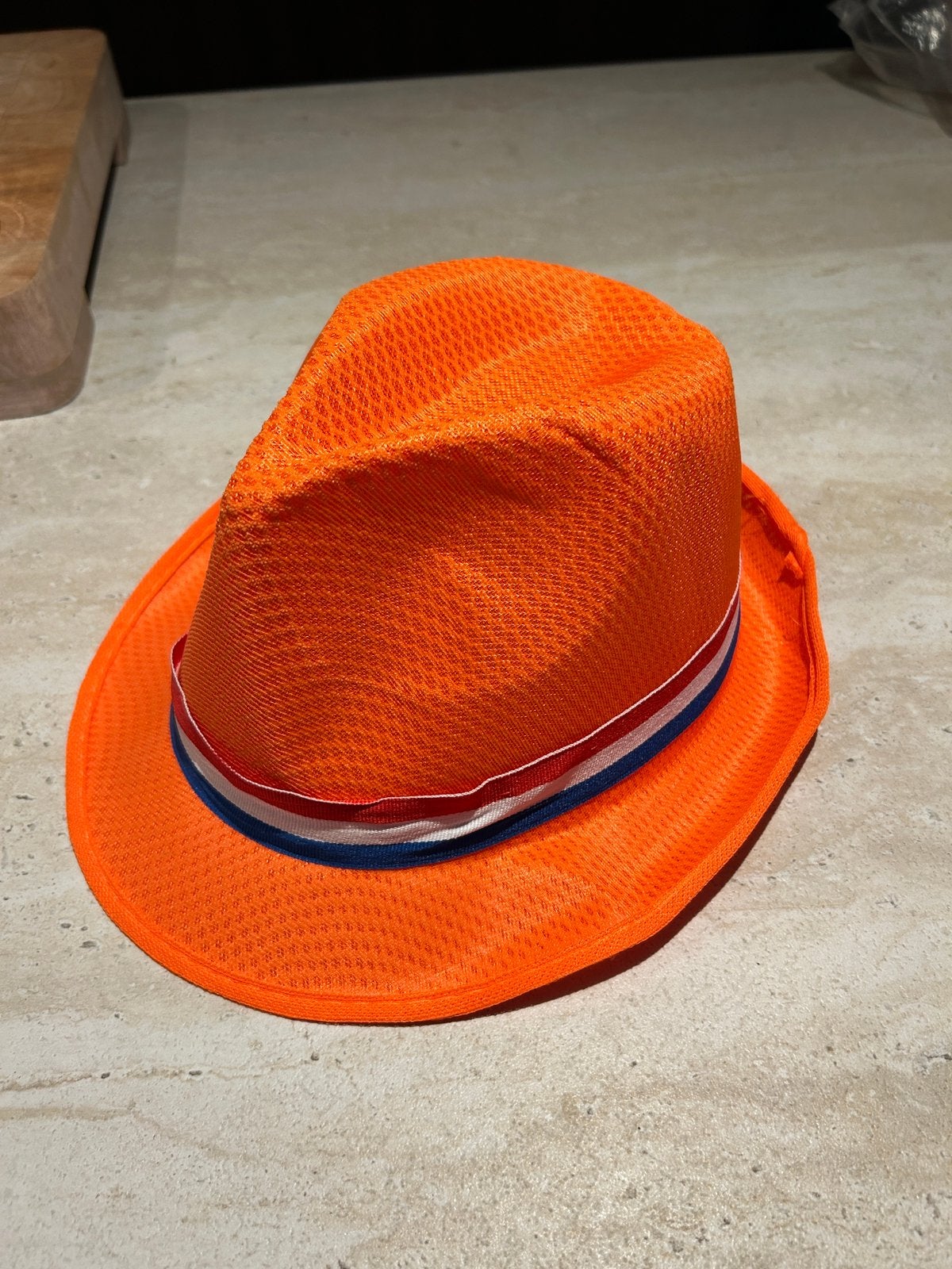 Oranje hoed, Ophalen, Zo goed als nieuw, Hoed