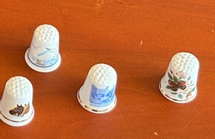 Dés à coudre et cloches diverses, Enlèvement, Comme neuf, Porcelaine