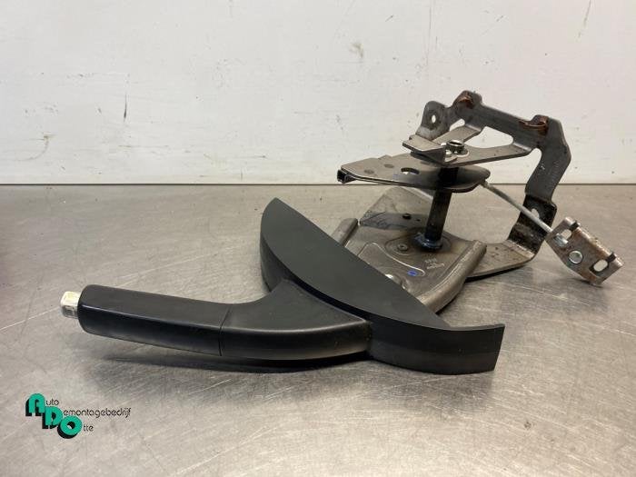 Levier frein à main d'un Nissan Qashqai (Qashqai 07-), Autos : Pièces & Accessoires, Habitacle & Garnissage, -, 3 mois de garantie